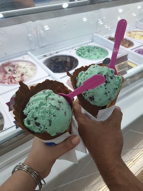 Essen, Mintchoco Ice Cream, Mint Choco Ice Cream, Best Ice Cream Flavors, Mint Chocolate Ice Cream, Mint Chip Ice Cream, Mint Chocolate Chip Ice Cream, Mint Ice Cream, Mint Chocolate Chip