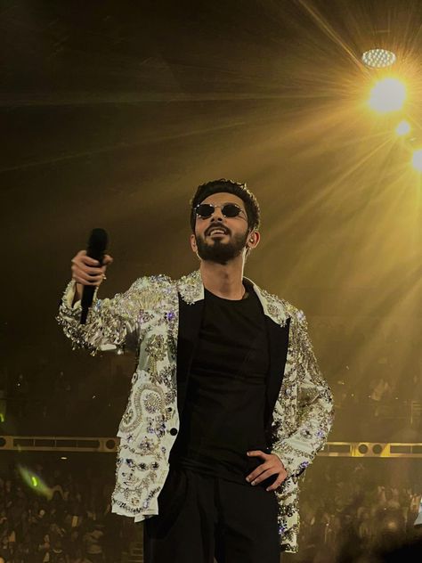 Anirudh concert, concert aesthetic Anirudh Concert Pics, Anirudh Ravichander Concert, Anirudh Ravichander Aesthetic, Anirudh Aesthetic, Anirudh Ravichander Wallpaper, Anirudh Concert, Anirudh Ravichander Hd Images, Scream Show, Desi Things