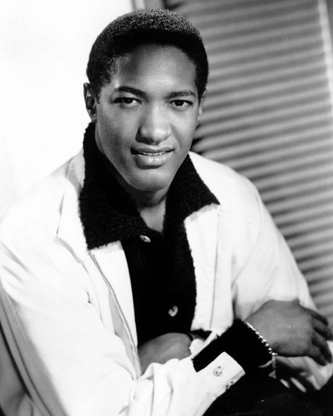 🎂💔 In MEMORY of SAM COOKE on his BIRTHDAY - Born Samuel Cook, American singer, songwriter, and entrepreneur. Considered to be a pioneer and one of the most influential soul artists of all time, Cooke is commonly referred to as the "King of Soul" for his distinctive vocals, notable contributions to the genre and high significance in popular music. Jan 22, 1931 - Dec 11, 1964 (gunshot wound) Angeles, Happy Birthday Music, Leslie Odom, Birthday Music, Leslie Odom Jr, Sam Cooke, Regina King, Men Lie, Soul Artists