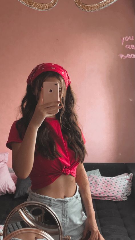 #red #bandana #girl #white #summer #hair #outfits #summerstyle Bandana Outfit Summer, Bandanna Hairstyles, Shag Cut, Bandana Outfit, Red Bandanna, Bandana Girl, Vlasové Trendy, Hair Scarf Styles, Hair Indian