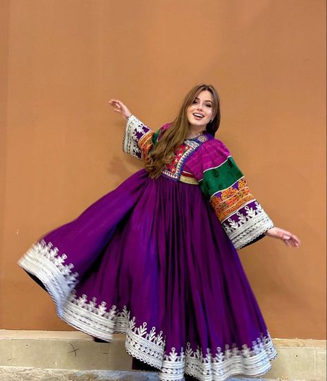 Afghani Dresses Design, Afghan Clothes Dresses, Afghani Frock Design, Simple Afghani Dress, Pakistan Traditional Dress, Pathani Frock Designs, Pakistani Cultural Dresses, Balochi Dress Design New, Afghan Dresses Afghani Clothes