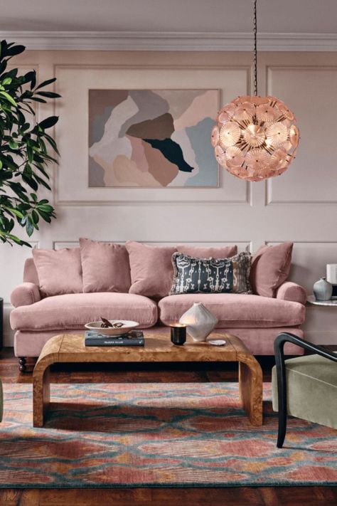 Pink Chesterfield Sofa, Pink Couch Living Room, Pink Sofa Living Room, Velvet Couch Living Room, Beige Living Room Decor, Pink Velvet Couch, Velvet Sofa Living Room, Pink Velvet Sofa, Pink Couch