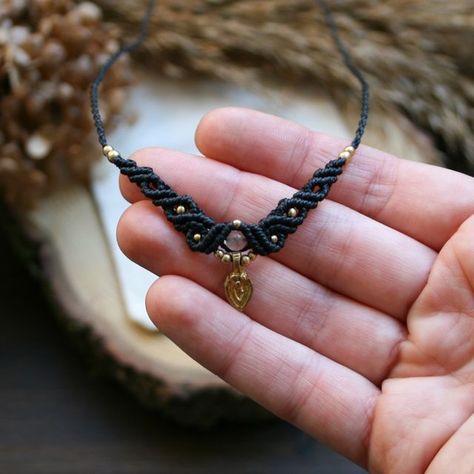 Jana | Janamee on Instagram: "⧼ Necklace JULE ⧽ It has been one week since I released the new collection of handmade macrame jewelry. This necklace is just one of many new items. Thank you so much for everyone who has already purchased one of my creations. With each time you buy from a small business selling handmade items you can be sure to make leap for joy! Every time I see that I have a new order I get really excited and curious which piece has found a new home. Thank you all for supporting Diy Macrame Necklace Tutorial, Macrame Necklace Tutorial, 2023 Necklace, Micromacrame Necklace, Diy Macrame Necklace, Macrame Collar, Collar Macrame, Macrame Jewelry Tutorial, Macrame Colar