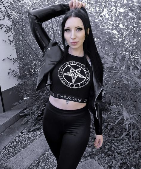 Metal Girl Outfit, Metalhead Fashion, Metalhead Girl, Alternative Girl, Black Metal Girl, Metal Girls, Leather Dress Women, Metal Chicks, You Are Stronger