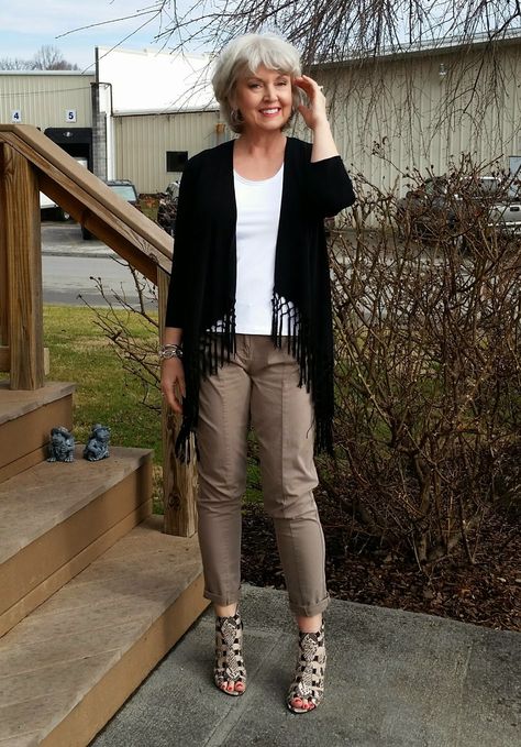 Fifty, not Frumpy Anna Dello Russo, Giovanna Battaglia, Minimalisticky Chic, Mode Ab 50, Fringed Cardigan, Fashion Over Fifty, Fish Fry, Fifty Not Frumpy, Fringe Sweater