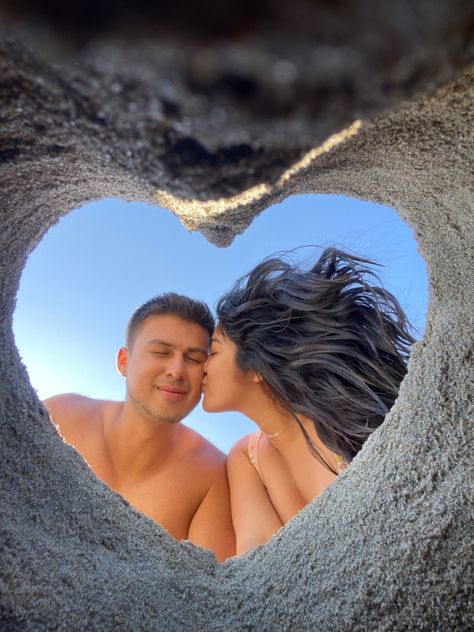heart shaped sand , couple photoshoot inspo , photo ideas, instagram Couple Beach Pictures Selfies, Vacation Photo Ideas Men, Vacation Poses For Couples, Vacation Photo Ideas Couples, Cute Beach Pictures With Boyfriend, Couple Photoshoot Ideas Unique, Couple Picture Ideas Aesthetic, Boyfriend Beach Pictures, Couple Picture Ideas Instagram