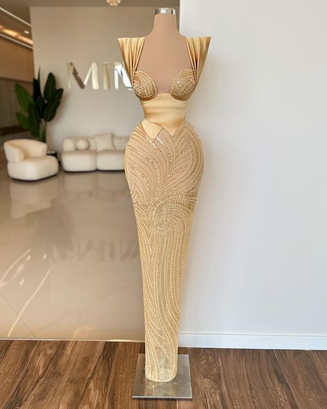 Elegant extremes in perfect harmony✨ #minnafashion #hautecouture #dresses | Instagram Asoebi Lace Styles Classy, Minna Fashion, Fancy Robes, Burlesque Fashion, Diy Corset, Grammy Dresses, Gymwear Outfits, Ellegant Dresses, Glamour Outfit