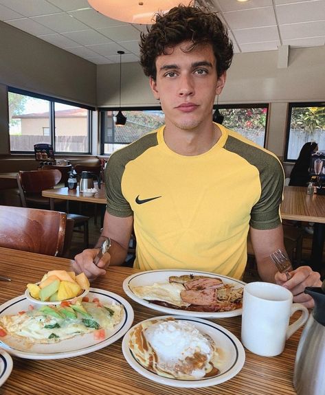 Xavier Serrano Boy Fashion, Hunter Davenport, Loren Hale, Xavier Serrano, Addicted To You, Dj Music, Boy Photography Poses, Instagram Feed Ideas, Face Claims