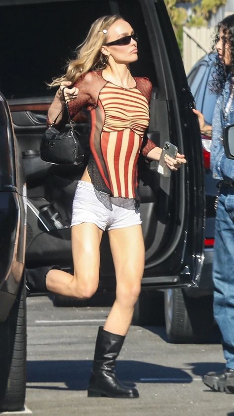 Haute Couture, Lily Rose Depp Street Style, Archival Fashion, Lily Rose Depp Outfits, Big Boots, Edgy Fits, Lily Rose Depp Style, Tiny Shorts, Rose Depp