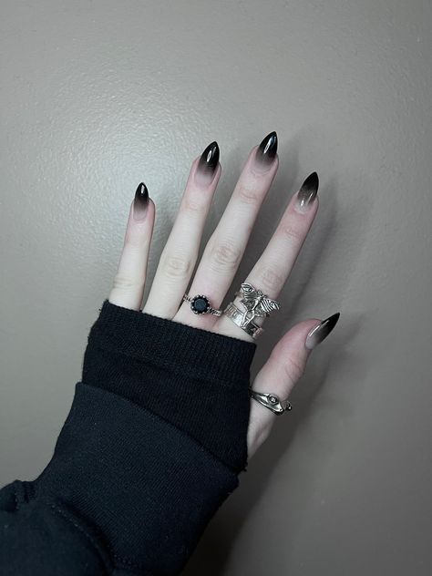 Black To Red Fade Nails, Black Red Almond Nails, Short Sharp Nails Design, Depeche Mode Nails, Gothic Nails Designs, Enhypen Nails, Ethereal Nails, Emo Nails, Vampy Nails