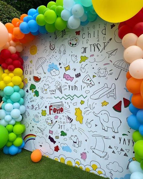 Drawing Theme Birthday Party, Paint Party Decorations Art Birthday, Artistic Birthday Party, Art Birthday Party Backdrop, Doodle Party Decoration, Art School Decoration, Art Birthday Decorations, Art Party Decorations Ideas, Art Studio Birthday Party