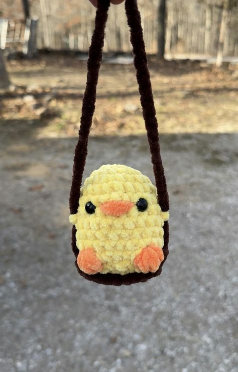 Free Swinging Duck Pattern Amigurumi Patterns, Duck On A Swing, Crochet Swinging Duck Free Pattern, Duck Crochet Pattern, Duck Pattern, Finger Crochet, Kids Crochet Pattern, Car Hangers, Crochet Car