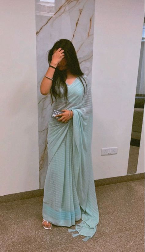 Sarara Suit, Sarees For Girls, Saree Wearing Styles, Barefoot Running, Fancy Sarees Party Wear, Saree Poses, Desi Fashion Casual, Time Stood Still, Simple Sarees