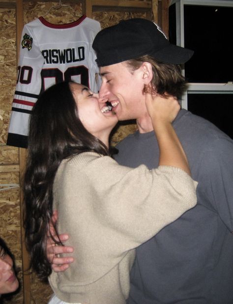 Hard Launch Ideas, Bf Gf Poses, Hard Launch Boyfriend Captions, Hard Launch Boyfriend, Bf Gf Pictures, Cute Couple Photo Ideas, Hockey Boyfriend, Tall Boyfriend Short Girlfriend, Hard Launch