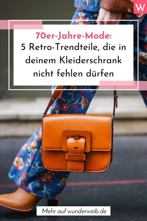 Hippies, Disco, Punks und Co., sie alle sorgten für den unverwechselbaren Stil der 70er-Jahre-Mode. Kein Wunder, dass auch sie aktuell ein riesiges Mode-Comeback feiert. Welche Mode-Trends aus den 70ern jetzt unbedingt in deinen Kleiderschrank gehören? Wir verraten es dir. #retro #mode #modetrends Collage mit Edward Berthelot/Getty Images und Wunderweib.de Collage, Hippies, Hippie Stil, Retro Mode, Cambridge Satchel, Cambridge Satchel Company, Messenger Bag, Getty Images, Satchel