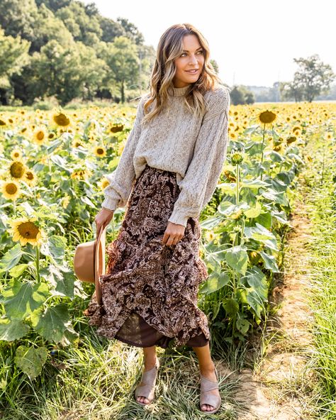 Brina Paisley Ruffle Skirt - Mocha - Eleven Oaks Boutique Minimalist Fall Outfits, Outfit Ideas Fall, Modest Outfit Ideas, Cozy Fall Outfits, Cute Modest Outfits, Fall Outfit Ideas, Sunflower Field, Look Boho, Langer Rock