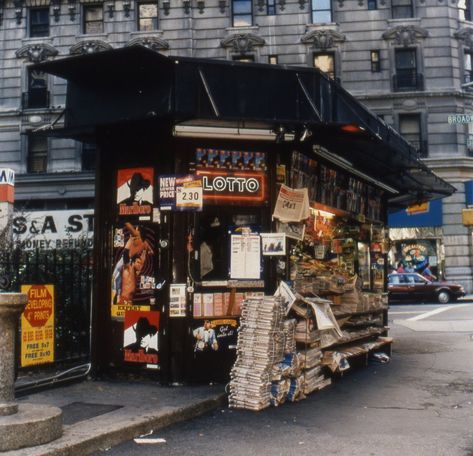 These Photos of ’90s Newsstands Will Take You Back to a Grittier (and Cheaper) New York City Eugene Atget, 90s New York Apartment, New York Apartment Aesthetic, Chandler Monica, News Stand, 90s New York, New York Vibes, New York City Aesthetic, Magazine Stand
