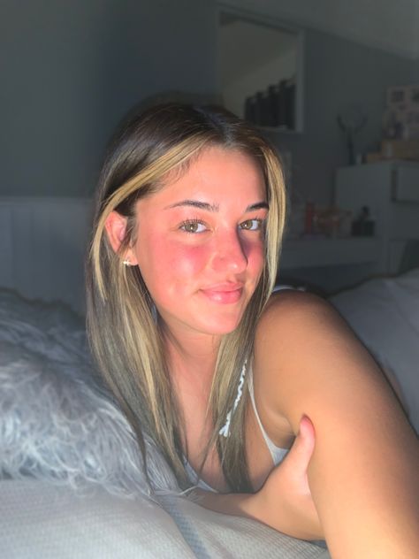 Girl in bed with dark hair and blonde highlights Light Money Pieces On Dark Hair, Highlights With Lighter Front Pieces, Front Piece Highlights, Dark Hair With Blonde Highlights, Dark Hair With Blonde, Face Framing Highlights, Framing Highlights, Hair With Blonde Highlights, Y2k Hairstyles