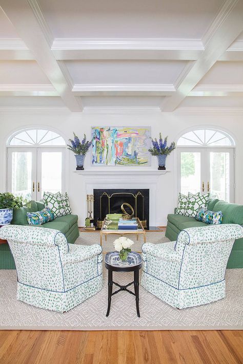 Pillar Decorations, Blue And Green Living Room, Beautiful Room Designs, Blue And White Living Room, Lucy Williams, Home Decor Luxury, Beautiful Room, Decor Luxury, Traditional Living