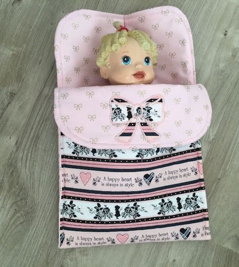 Doll Bean Bag Chair Pattern, Sewing For Dolls, Doll Sleeping Bag Pattern Free, Diy Doll Sleeping Bag, Doll Sleeping Bag Pattern, Dolls Bedding, Baby Doll Blanket, Sleeping Bag Pattern, Baby Slaapzakken