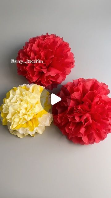 Flower From Crepe Paper Diy, Easy Tissue Paper Flowers Diy, Easy Tissue Paper Flowers For Kids, Flower Making Ideas Paper, Flower Made Of Crepe Paper, Diy Flowers From Paper, Streamer Flowers Diy Simple, Crafts With Crepe Paper, Flower Making With Tissue Paper