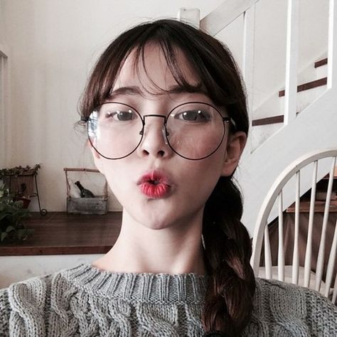 girl, asian, and korea image Tumblr, Circular Glasses, Circle Glasses, Ulzzang Makeup, Girl Korea, Cute Glasses, Korean Fashion Casual, 얼짱 소녀, Fashion Eye Glasses