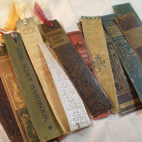 Altered Books, Old Books, Book Spines, Old Book Crafts, Book Page Crafts, Book Spine, How To Make Bookmarks, Old Book, Crafty Craft