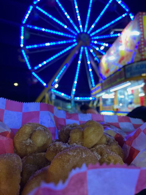 Essen, Carnival Date Aesthetic, Fair Instagram Pictures, Summer Carnival Aesthetic, Fairground Aesthetic, Carnival Pictures, Carnival Eats, Carnival Photo Shoots, Devil Emoji