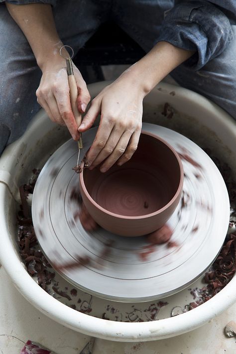 Helen_Levi_0054 (by Nicole Franzen Photography) The Bright Sessions, A Well Traveled Woman, Wheel Throwing, Cerámica Ideas, Hobbies To Try, Pottery Classes, Pottery Wheel, Potters Wheel, Pottery Studio