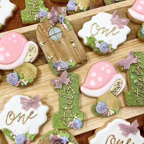 Fairy Garden Birthday Party Cookies, Fairy Tale Cookies Decorated, Garden Themed Cookies, Enchanted Forest Theme Cookies, Woodland Fairy Cookies Decorated, Fairy First Birthday Party Cookies, Fairy First Birthday Treats, Woodland Fairy Cookies, Fairy 1st Birthday Cookies