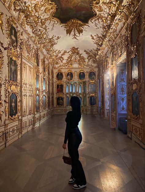 Golden Walls in the Munich Residence Munich Photo Ideas, Munich Outfits, Munich Aesthetic, Europe Vibes, Europe Pics, Travel Instagram Ideas, Europe 2024, Foto Inspo, Golden Wall