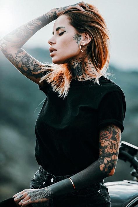 Model Zoe Cristofoli and motorcycles | Tattoo girl - ModifiedX Beautiful Tattooed Women, Woman Covered In Tattoos, Ktm Tattoo, Tattoo Model Photography, Voll Arm-tattoos, Tattoo Photoshoot, Estilo Megan Fox, Tattoo Girl Wallpaper, Mujeres Tattoo