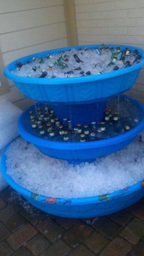 Excellent idea for outdoor party...could potentially spray paint it too and then have adult drinks up high and kid drinks down low so they could grab them White Trash Bash, Hawaian Party, Trash Party, Party Hacks, Festa Party, Iced Drinks, Luau Party, Outdoor Party, Grad Parties