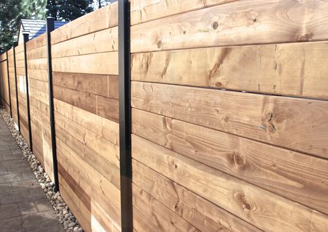 Horizontal Fence Gallery Aluminum Privacy Fence, Modern Wood Fence, Diy Privacy Fence, Privacy Fence Panels, Wood Privacy Fence, Wood Fence Design, Privacy Wall, Fence Gate Design, Modern Fence Design