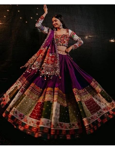 Purple print real mirror work gujarati garba navratri lehenga chaniya choli Garba Chaniya Choli Traditional, Printed Lahenga, Kinjal Dave, Gujarati Garba, Lehenga Heavy, Dandiya Dress, Chaniya Choli Designer, Garba Outfit, Chaniya Choli Wedding