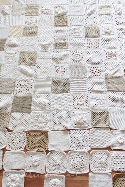 Oooo, this is a bit lovely! White Granny Square afghan from the... Motifs Granny Square, Squares Design, Granny Square Haken, Diy Sy, Confection Au Crochet, Amazing Crochet, Crochet Quilt, Granny Square Blanket, Haken Baby