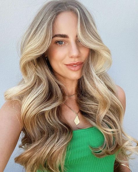 Bridal Hair Down Wavy Loose Curls, Blowout Hair Waves Curls, Womens Curled Hairstyles, Beach Wave Blowout Hair, Loose Wave Long Hair, Loose Curl Bridesmaid Hair, Big Curls Middle Part, Bombshell Waves Big Curls, Big Loose Curls Wedding Hair