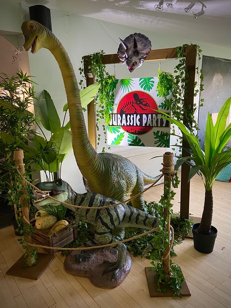 Jurassic Park Party Activities, Jurassic Park Diy Decorations, Jurassic Park Party Decorations Diy, Jurassic Park Decor, Dinosaur Vbs Decorations, Jurassic World Birthday Party Ideas, Diy Dinosaur Decor, Dinosaur Props, Park Party Decorations