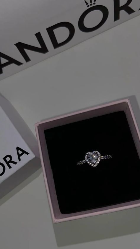 Intimo Victoria Secret, Pandora Rings Heart, Promise Rings Pandora, خواتم خطوبة, Pandora Bracelet Charms Ideas, Cute Promise Rings, Pandora Bracelet Designs, Heart Promise Rings, Pandora Ring