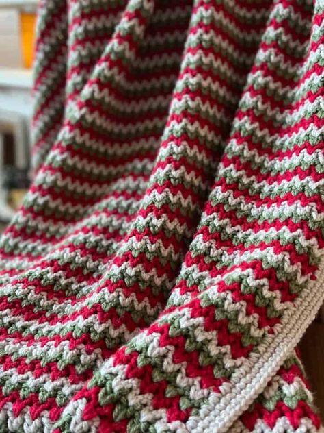 Christmas Crochet Blanket, Crochet Baby Cardigan, Joy Christmas, Christmas Throws, Crochet Blanket Pattern, Christmas Blankets, Holiday Crochet, Christmas Crochet Patterns, Crochet Throw