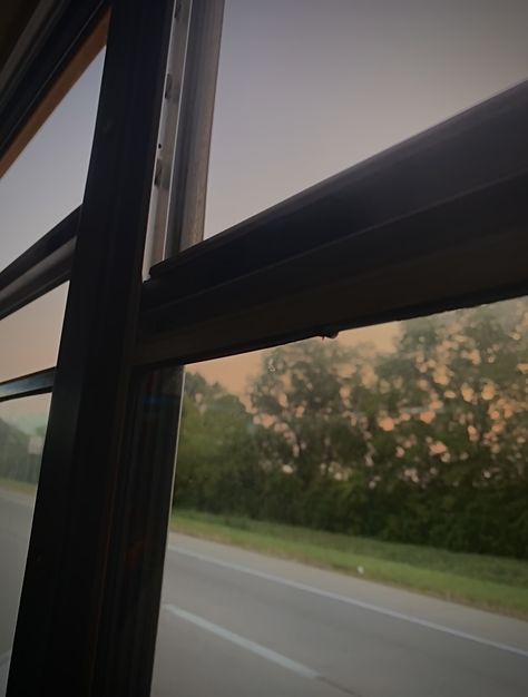 school bus aesthetic 🫶 School Bus Travel Aesthetic, Bus Window Aesthetic, Bus Window View, School Bus Aesthetic, Comics Layout, Bus Aesthetic, Bus Window, So Aesthetic, School Morning