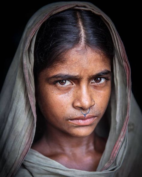 Photographer Manages To Capture The Soul Emotion Of Bangladesh's Population David Moreno, Human Painting, Reference Photos For Artists, Human Figure Sketches, Portraiture Painting, Native American Beauty, Touch Of Gray, Genuine Smile, Dhaka Bangladesh