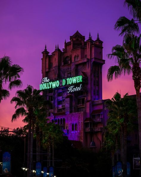 Hollywood Tower Of Terror, Hollywood Tower Hotel, Disneyland Attractions, Hollywood Tower, Disney Tickets, Disney World Pictures, Hollywood Hotel, Disney Souvenirs, Disney's Hollywood Studios