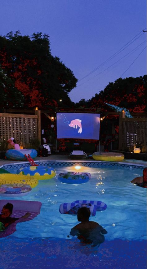 15 Birthday Pool Party Ideas, Projector Pool Party, Pool Movie Party, Pool Party Movie Night, Summer Night Birthday Party, Hollywood Pool Party, High School Pool Party, Pool Birthday Party Aesthetic, Things To Do At A Pool Party