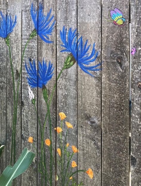 Painted Wood Gates Ideas, Stencils For Fence Painting, Painted Gates And Fences, Painted Garden Gate, Flower Fence Painting, Decorated Fences Ideas, Gate Painting Ideas, Painted Fences Mural, Fence Art Painting