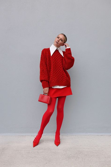 chunky knit sweater Dirndl, Red Tights Outfit, Mode Monochrome, Beautiful Fall Dresses, Chunky Knit Sweater Dress, Red Tights, Chunky Knit Sweater, Fashion Sites, Elegantes Outfit