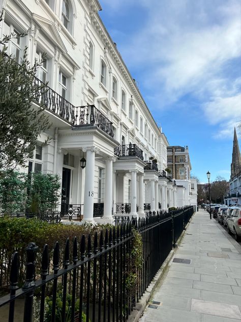 Chelsea Apartment London, Richmond London Houses, London Chelsea Aesthetic, Kensington And Chelsea Aesthetic, Uk Apartment Aesthetic, London Home Aesthetic, South Kensington London Aesthetic, London Townhouse Aesthetic, Posh British Aesthetic