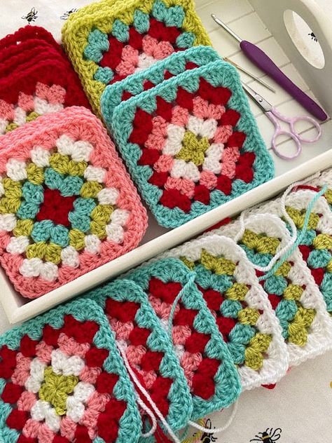 Yarn Color Combinations, Crochet Friends, Crochet Placemats, Colour Combos, Crochet Granny Square Blanket, New Crochet, Crafty Mama, Colour Combo, Yarn Stash