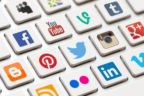 DSIM’s Guide for “Social Media Outreach” Disadvantages Of Social Media, Comunity Manager, Editing Video, Social Strategy, Kit Design, Social Media Optimization, Power Of Social Media, Social Media Trends, Media Sosial