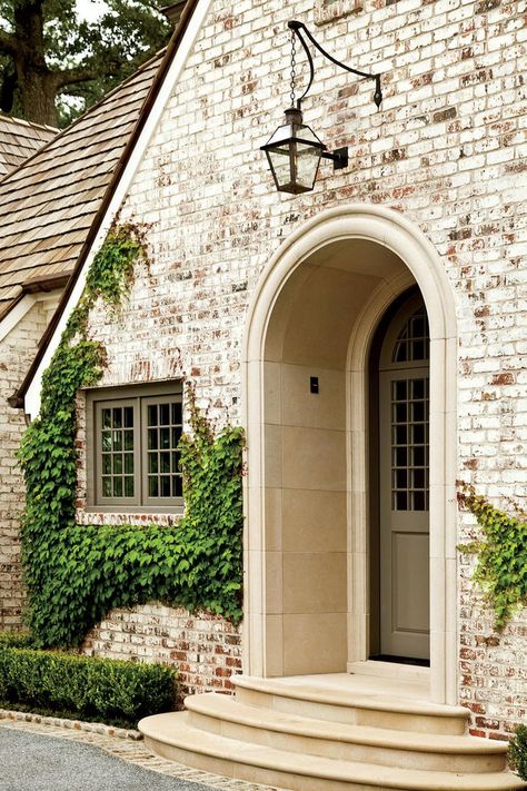 Painted Brick House, Plans Architecture, Pintura Exterior, Brick Exterior House, Casa Exterior, Exterior Makeover, Brick Facade, Atlanta Homes, Big House